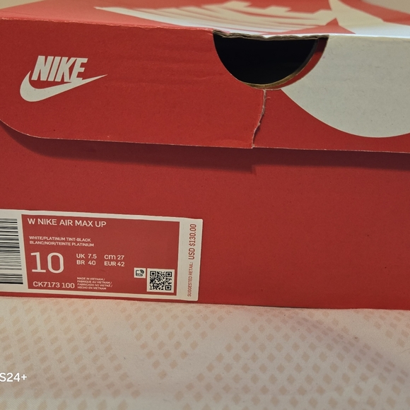 Nike - Picture 4 of 4